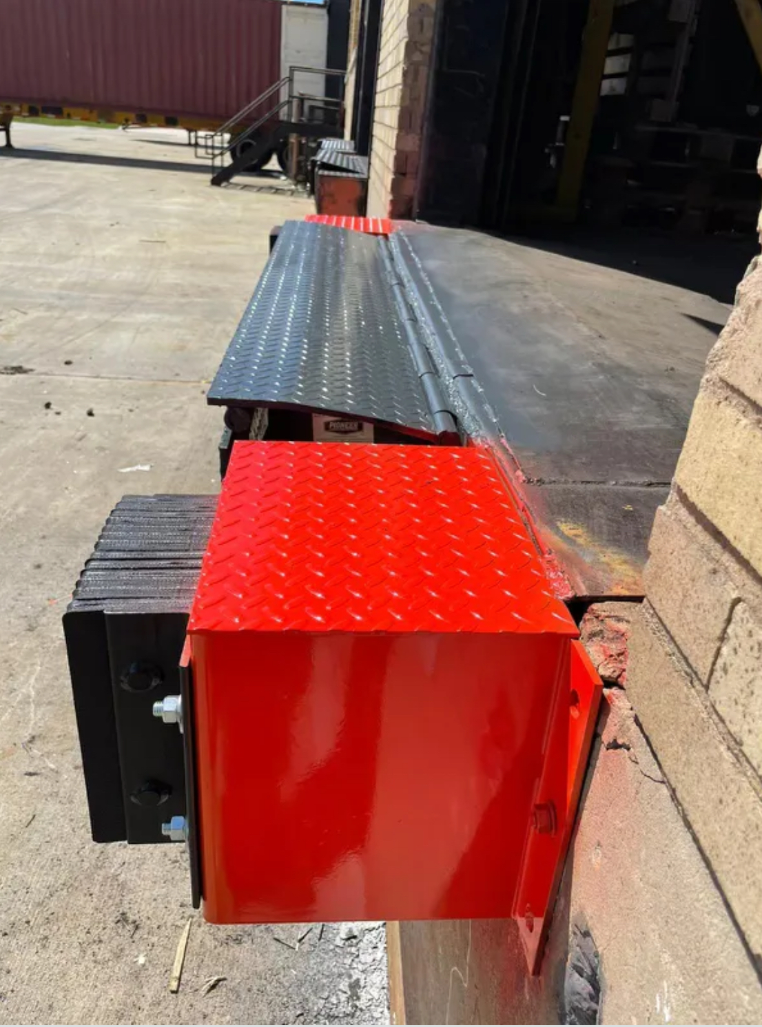 Guard installation | Dock installation | New Jersey Smart + installation | Dock equipment | New Jersey | Rolling Doors | seals